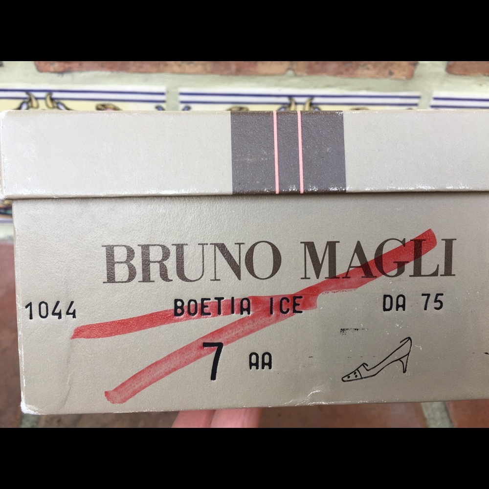 SALE 💃🏻VINTAGE BRUNO MAGLI IVORY LEATHER HEELS 7 - Picture 8 of 8